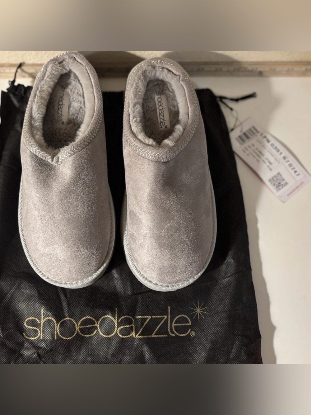 Faux Fur & Faux Suede Grey Woman's Slippers by Shoes Dazzle Size 10 Brand New